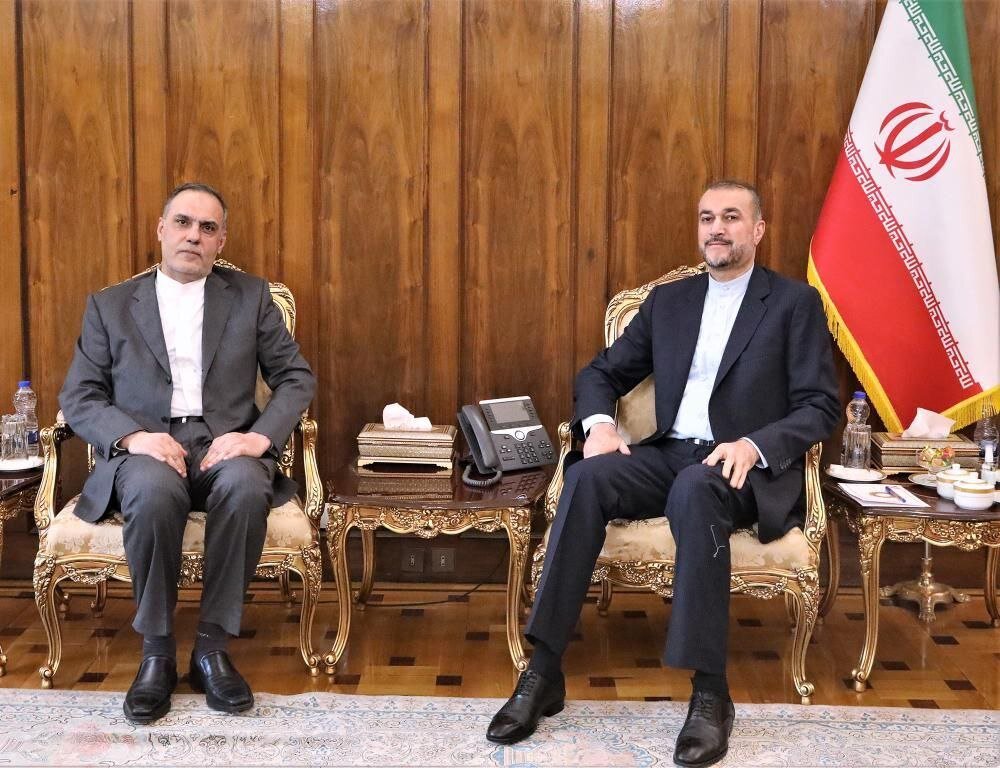 Iran FM meet, discuss with Iranian ambassador to Turkey