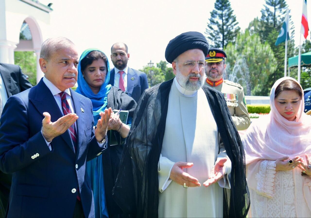 Iran, Pakistan agree on roadmap to further boost ties