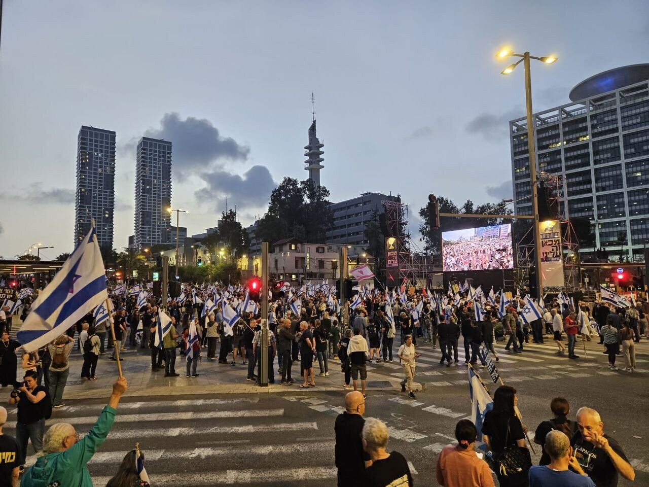 Zionist regime faces more protests, internal criticism