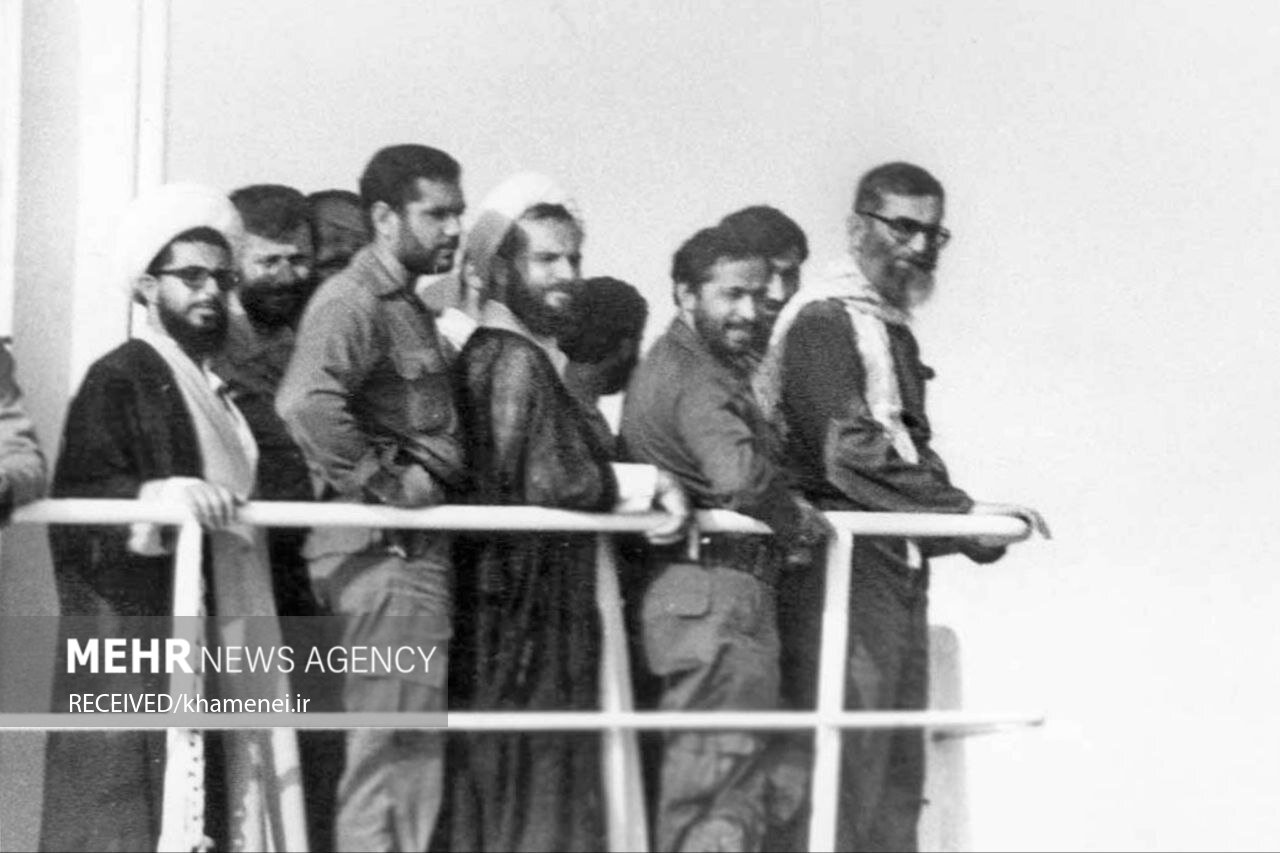 Mehr News Agency – Images of Leader in a drill in Persian Gulf in 1987