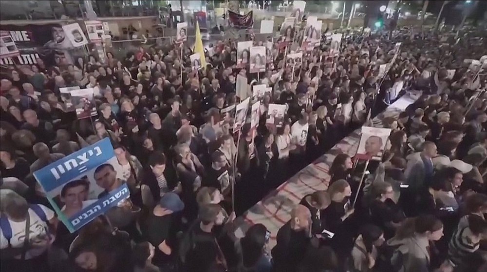 ‘Stop the war,’ anti-regime protesters chant in Tel Aviv