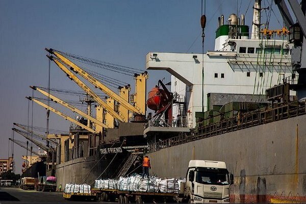 Over 170 mln tons of goods loaded, unloaded at Iranian ports