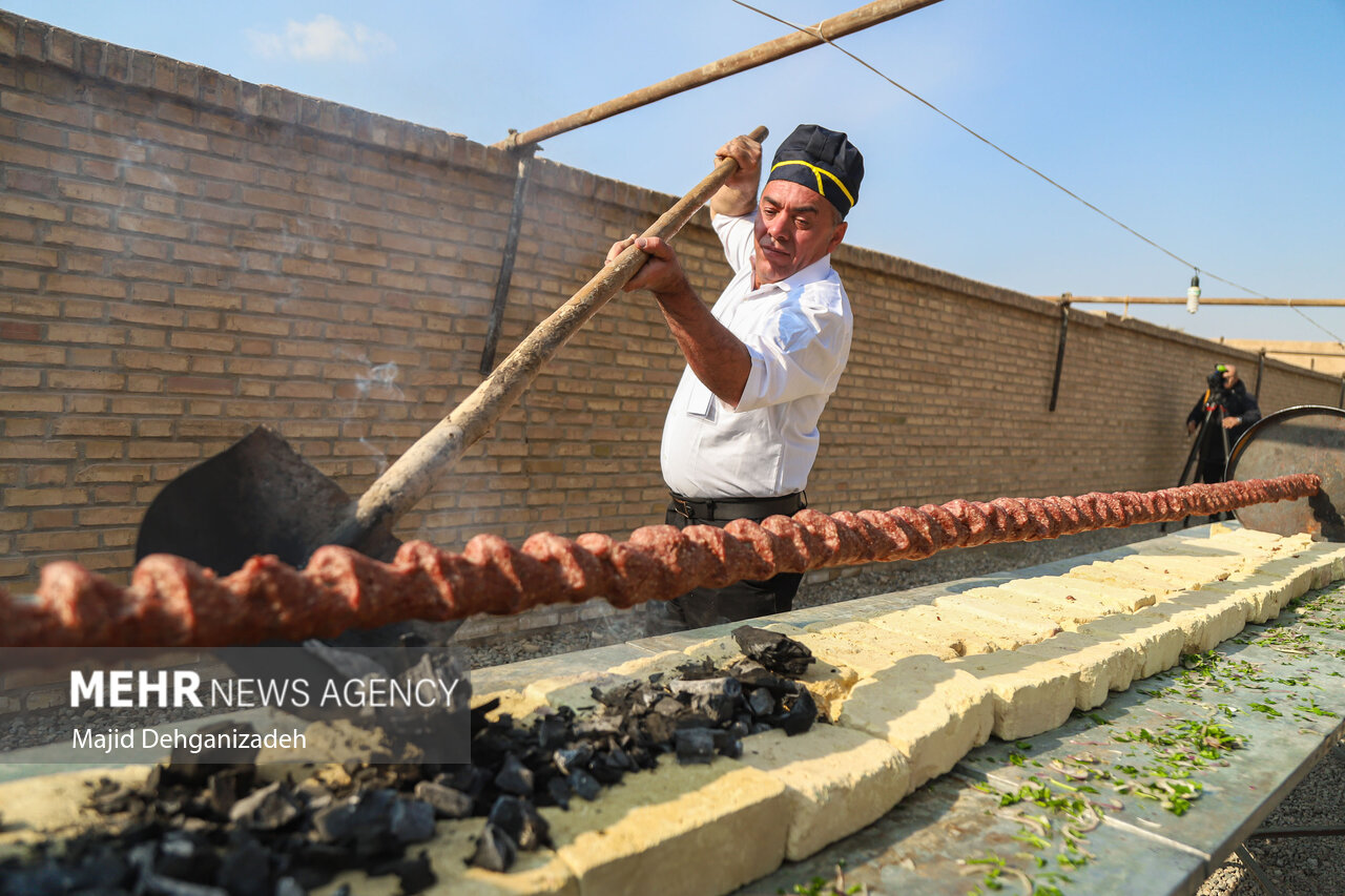 Making longest Kebab in Iran's Yazd