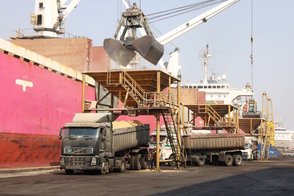 Loading, unloading of goods stand at 36m tons in Imam Khomeini port in 9 months