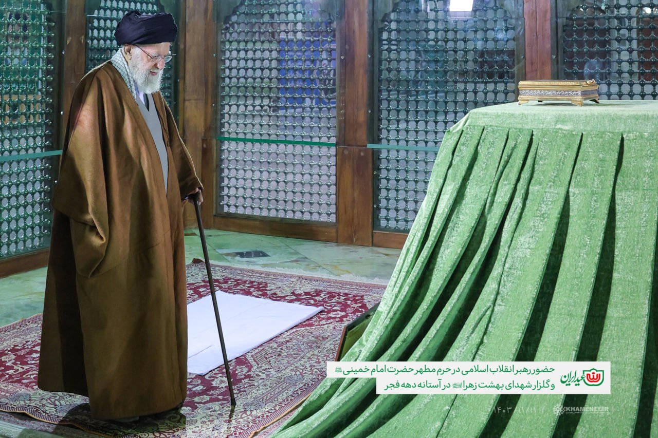 VIDEO: Leader's visit to Imam Khomeini (RA) Mausoleum