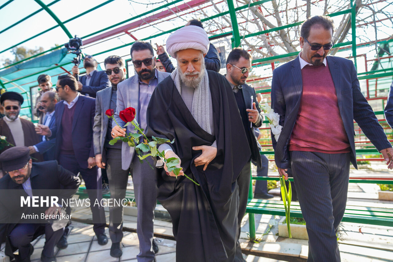 Mehr News Agency – Shiraz marks 46th anniv. of arrival of Imam Khomeini (RA)