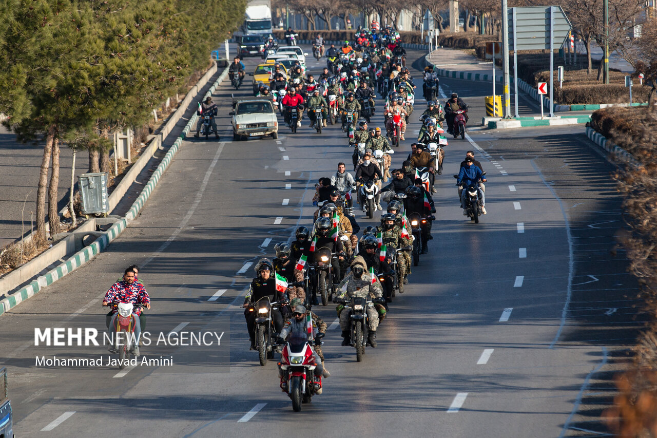 Mehr News Agency – Armed forces stage motorcycle parade in Qazvin on 10-Day Dawn