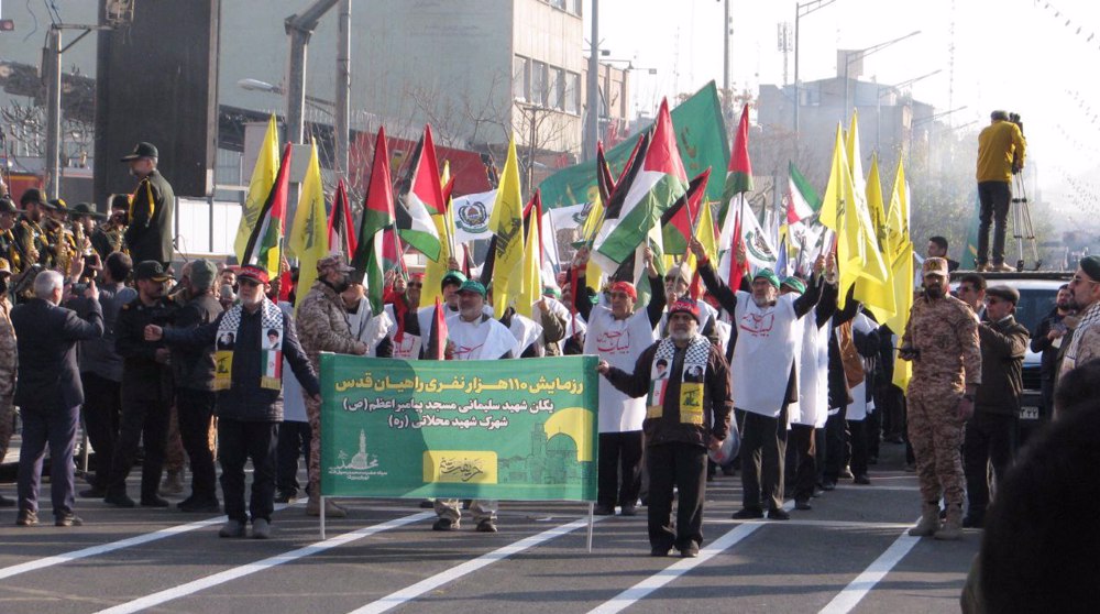 110,000 Basij forces display defense capabilities in Tehran parade