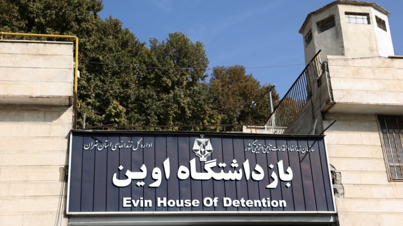 Two Iranian political prisoners face added hardships