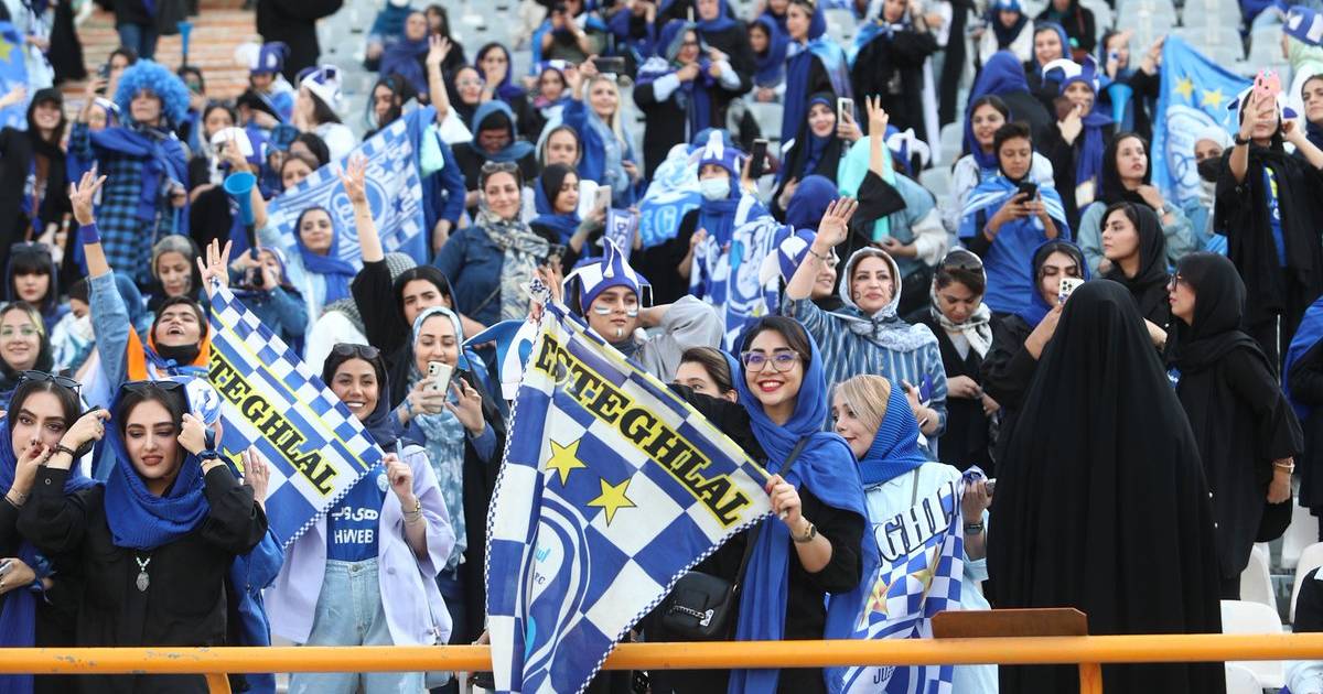 Iranian hardliners still oppose women at football matches