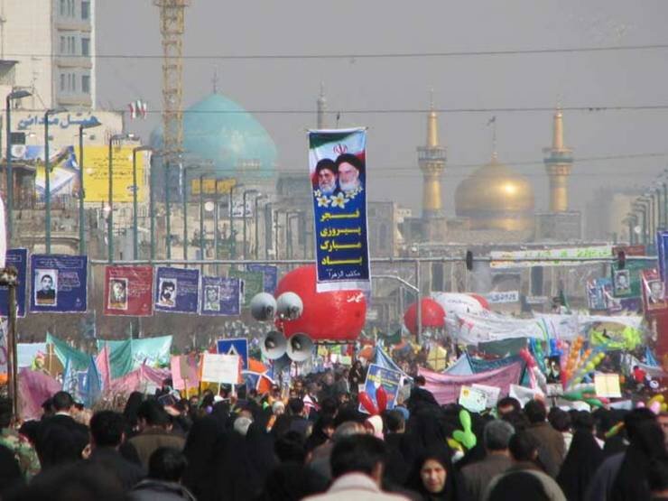 VIDEO: Mashhad people celebrate Islamic Revolution victory