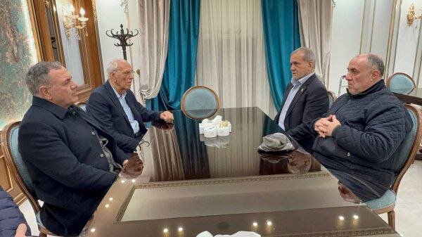 Pezeshkian meets with distinguished school-building benefactor