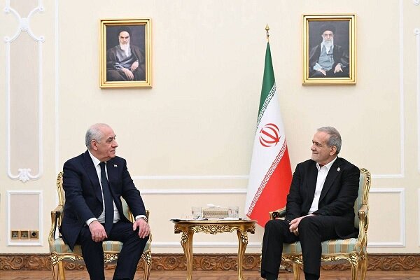 Iranian president discusses ties with Azerbaijani PM