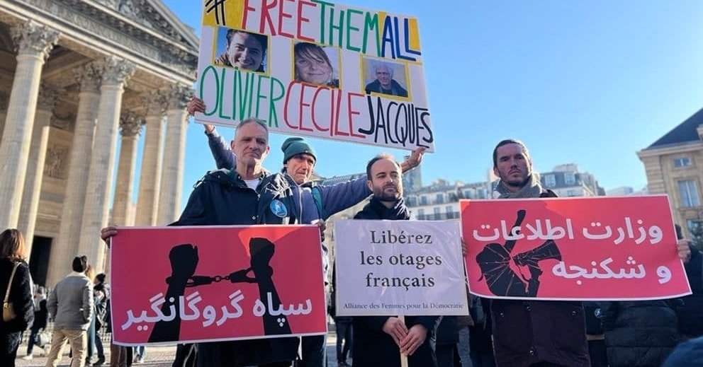 Families of three French prisoners protest their continued detention in Iran