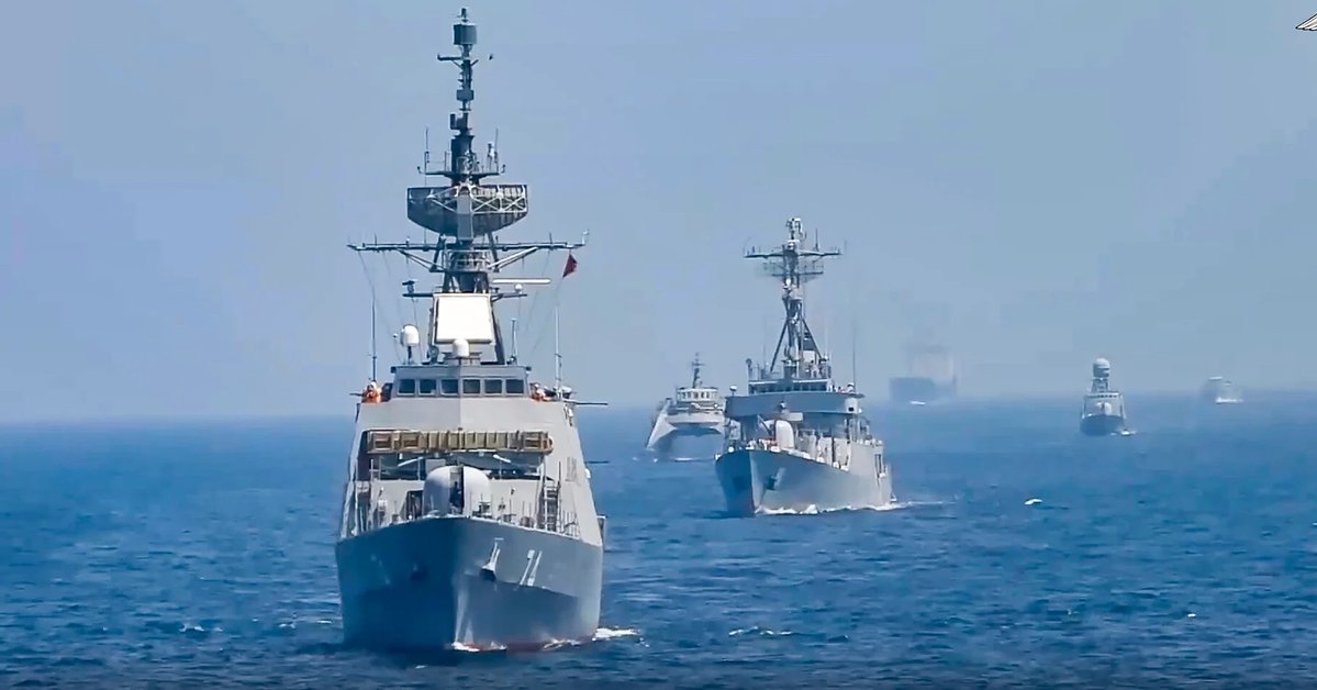 Trump unfazed as Russia, China warships enter Iranian waters for drills