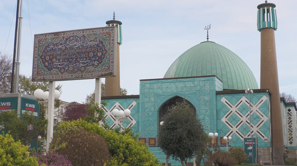 German Muslims forced to pray on streets due to forced closure of mosque