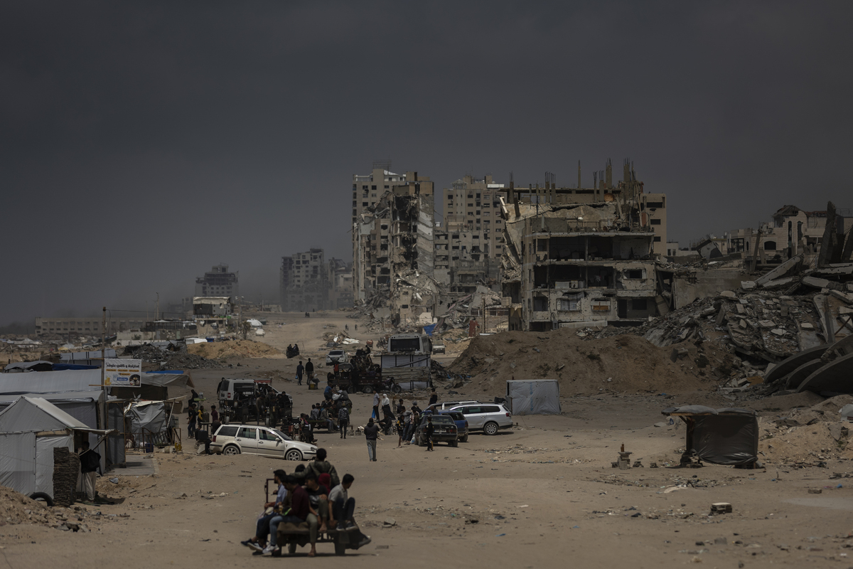 Palestinians attempt to travel between northern and southern Gaza on foot or by non-motorized vehicles such as bicycles, motorcycles, horse carts, and tuk-tuks, as the Israeli army expands its control over the Netzarim Corridor and pushes westward toward Rashid Street, effectively severing direct transit routes across the region on May 12, 2025. [Mahmoud Abu Hamda - Anadolu Agency]
