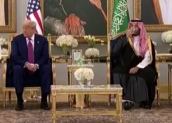 VIDEO: Trump refuses drinking coffee in Bin Salman meeting