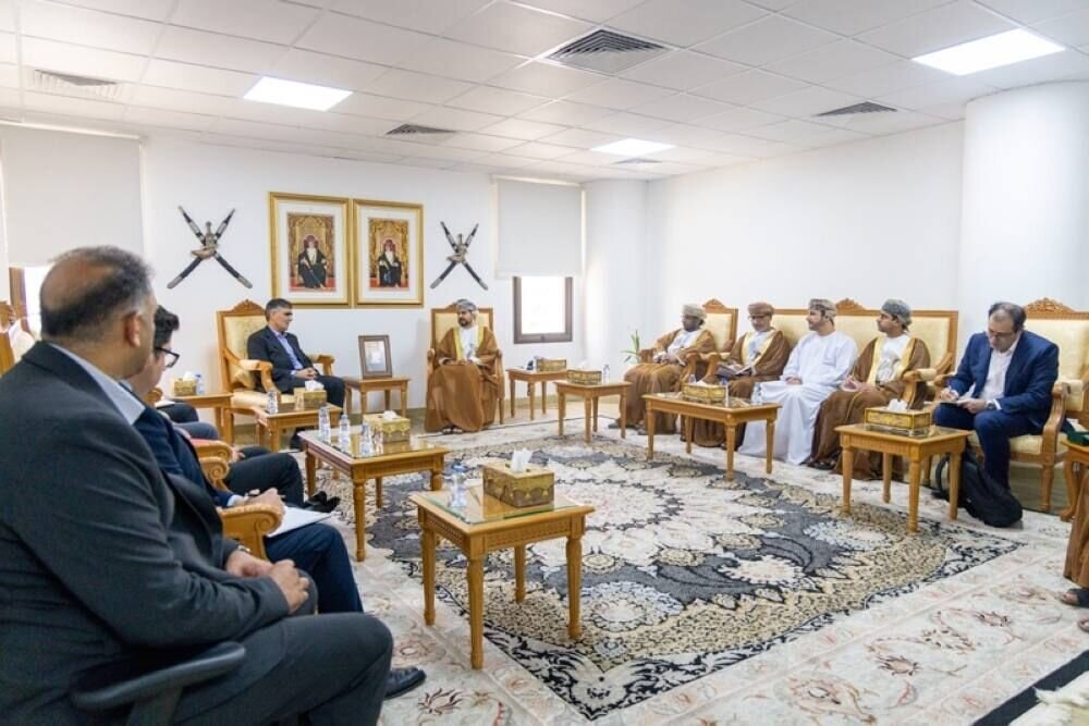 Iran, Oman to establish joint bank: CBI chief