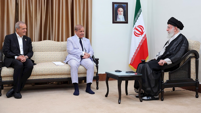 Leader Urges Stronger Iran-Pakistan Unity to Boost Regional Ties, Counter Gaza Crisis