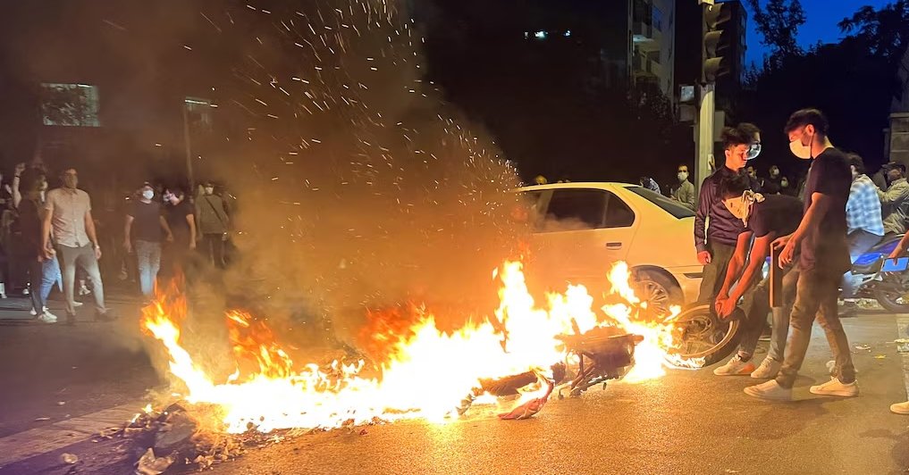 Hardline daily says chaos in Iran is what US wants from nuclear talks