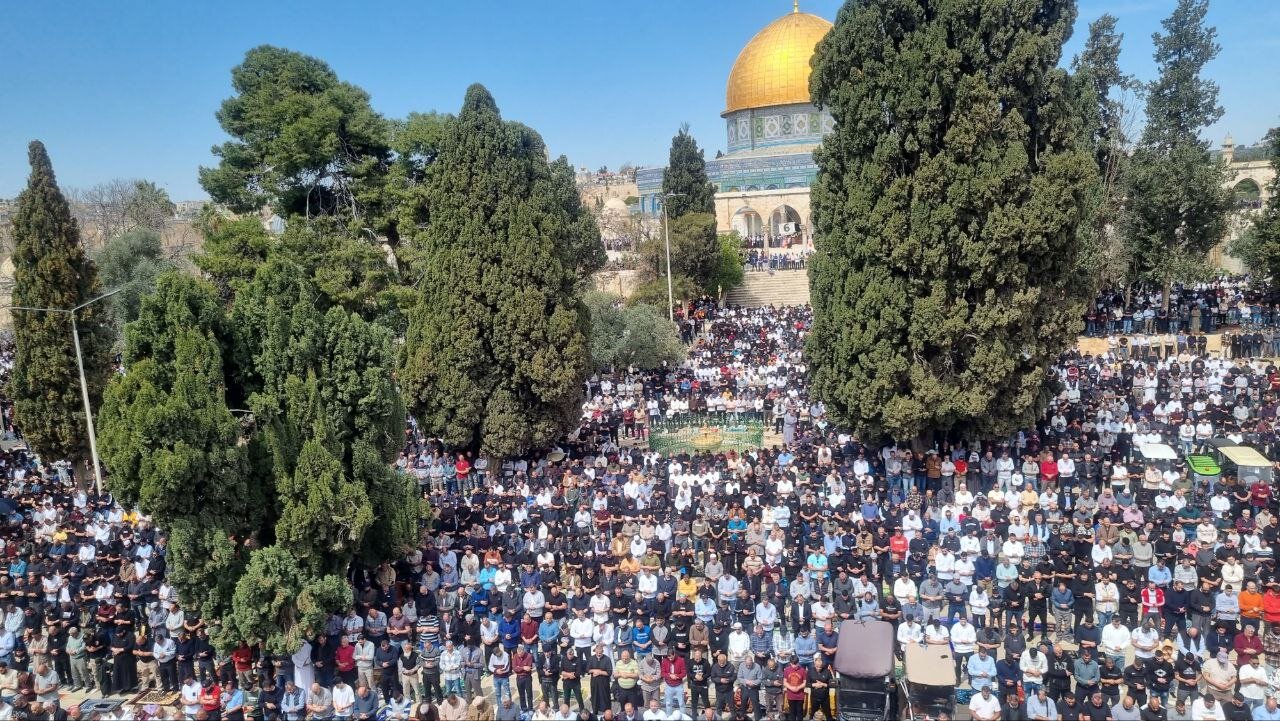 80,000 mark Eid at Al-Aqsa despite Israeli blockades