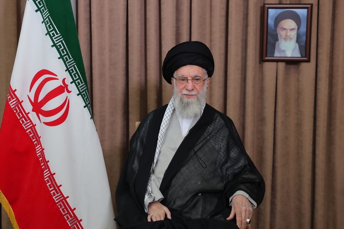 Trump says US knows ‘exactly’ where Iranian supreme leader is, but says he is safe ‘for now’ – Middle East Monitor