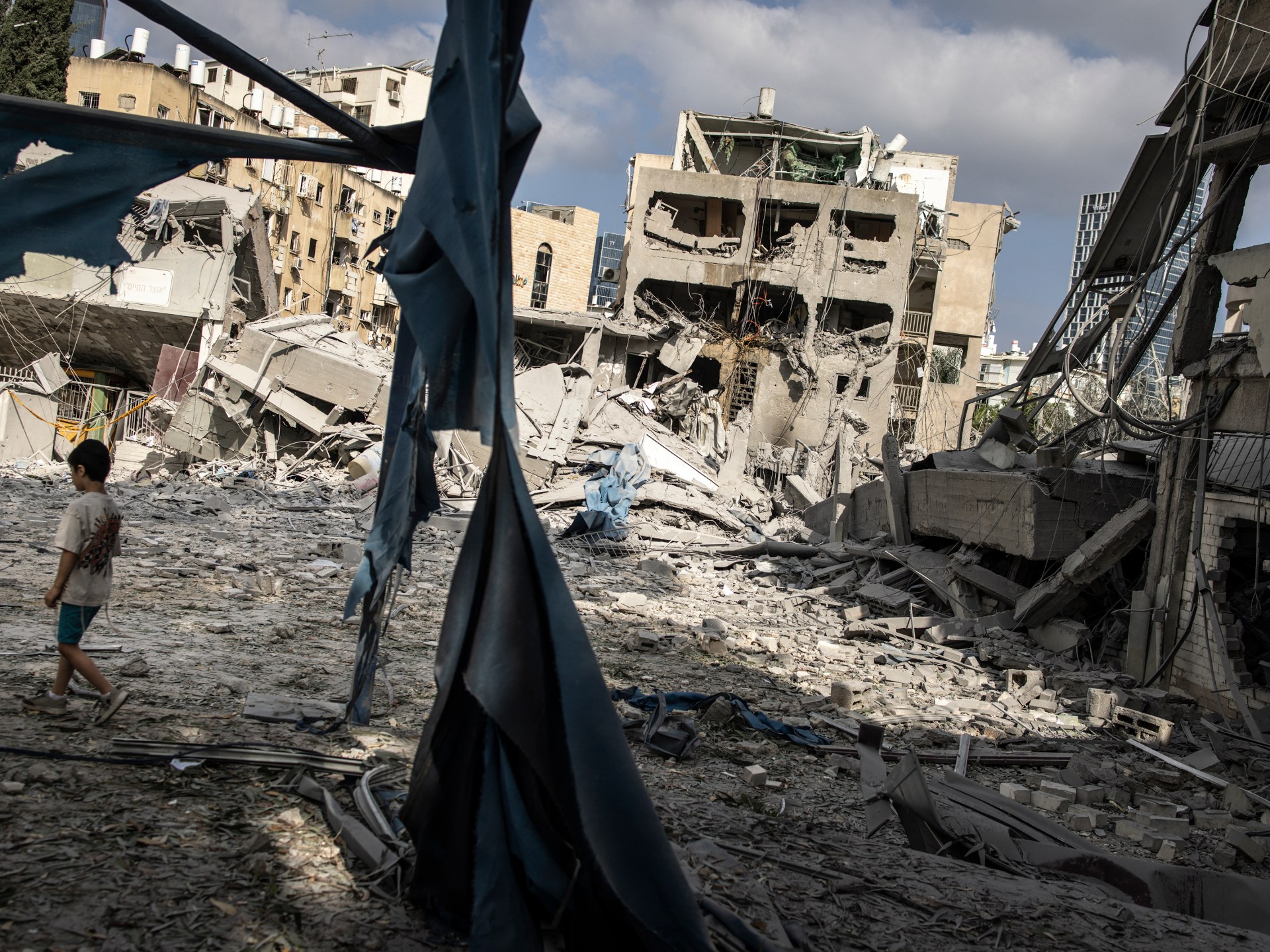 Little sign of restraint as Israel and Iran continue to swap deadly strikes | Israel-Iran conflict News