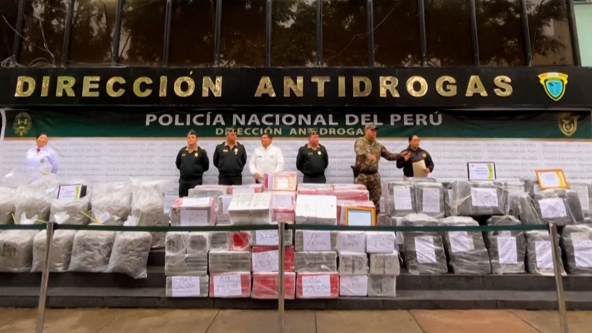 Peruvian police seize 5.5 tonnes of drugs in major raid | Newsfeed