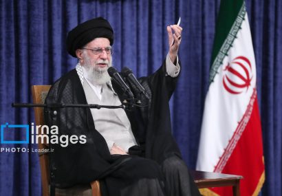Leader attends ceremony to honor martyrs of Israeli aggression on Iran