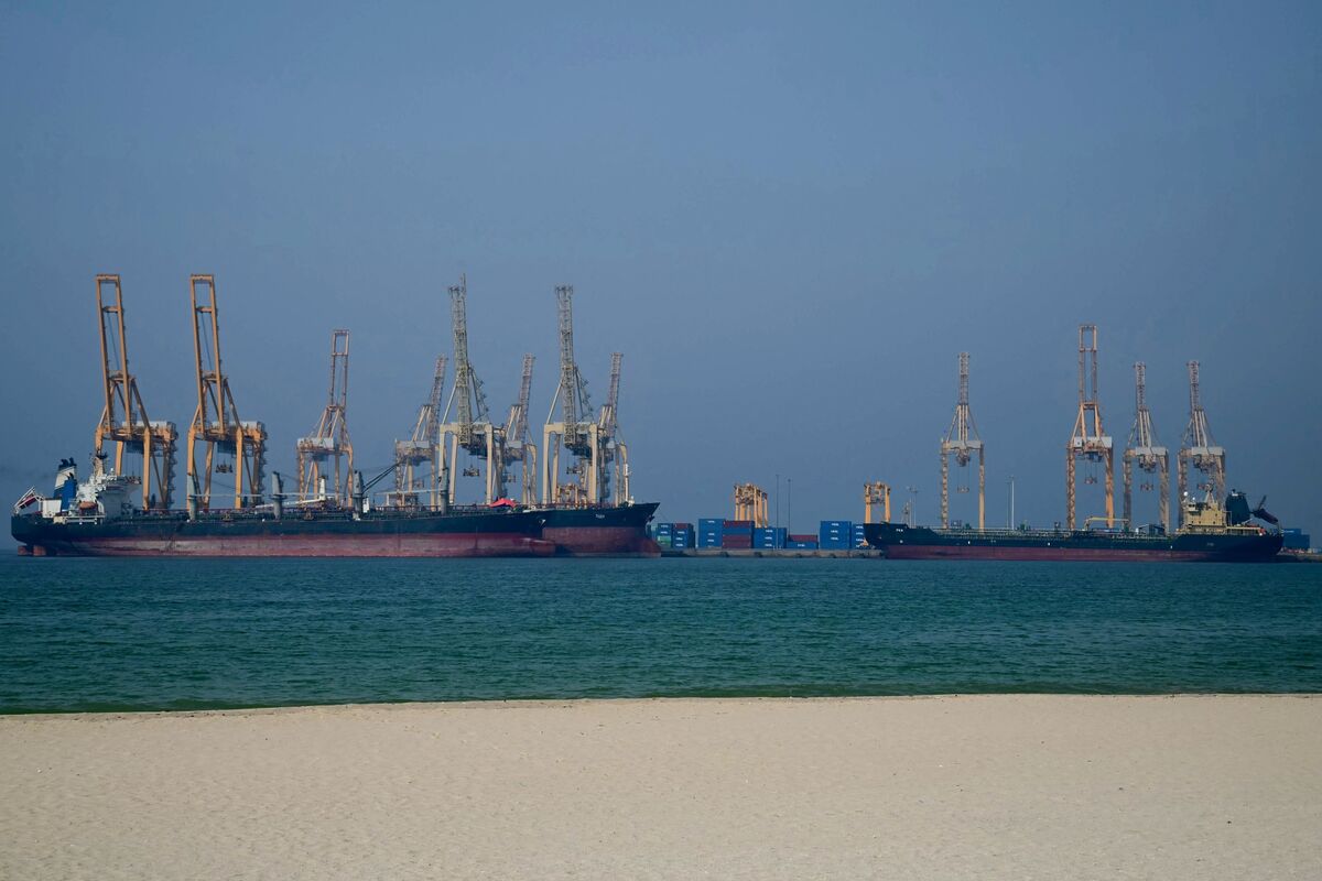 US Hits Iran Oil-Trading Network in Sanctions Crackdown
