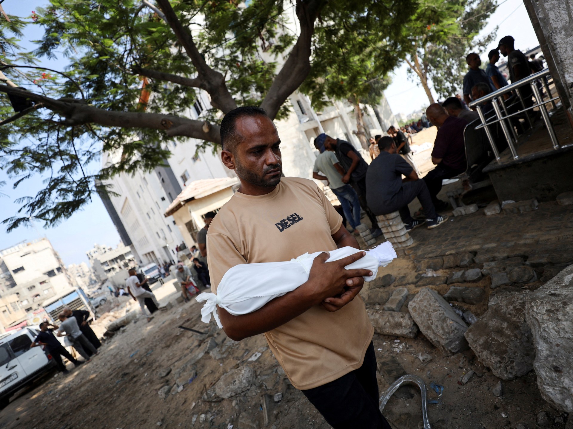 UK to airdrop aid in Gaza, evacuate children needing medical care | Israel-Palestine conflict News