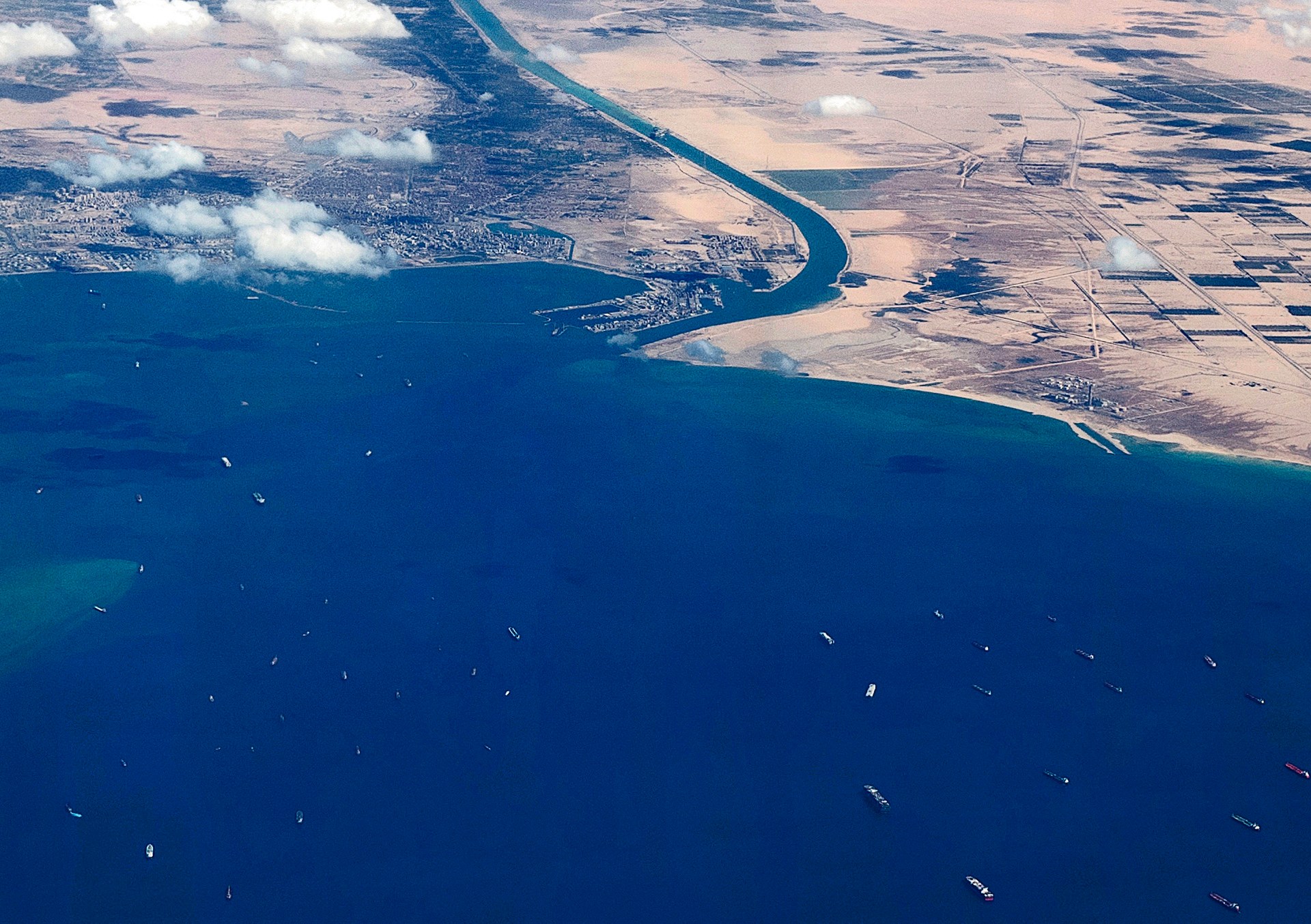 Four dead, four missing after oil barge sinks in Gulf of Suez: Egypt gov’t | News
