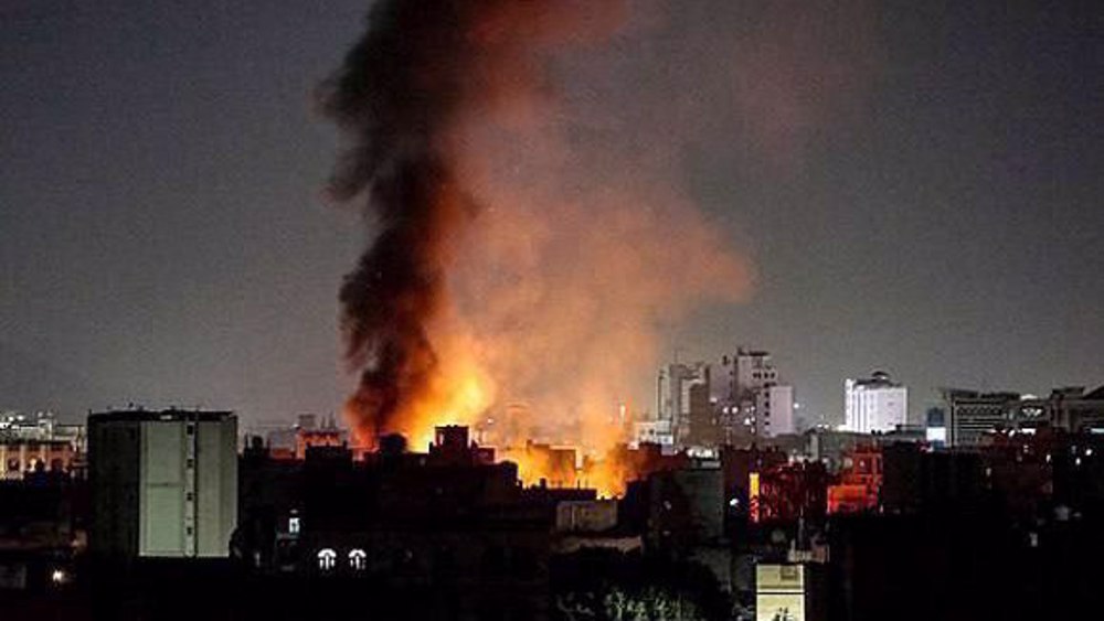 Israeli warplanes launch 20 airstrikes on Yemeni port city