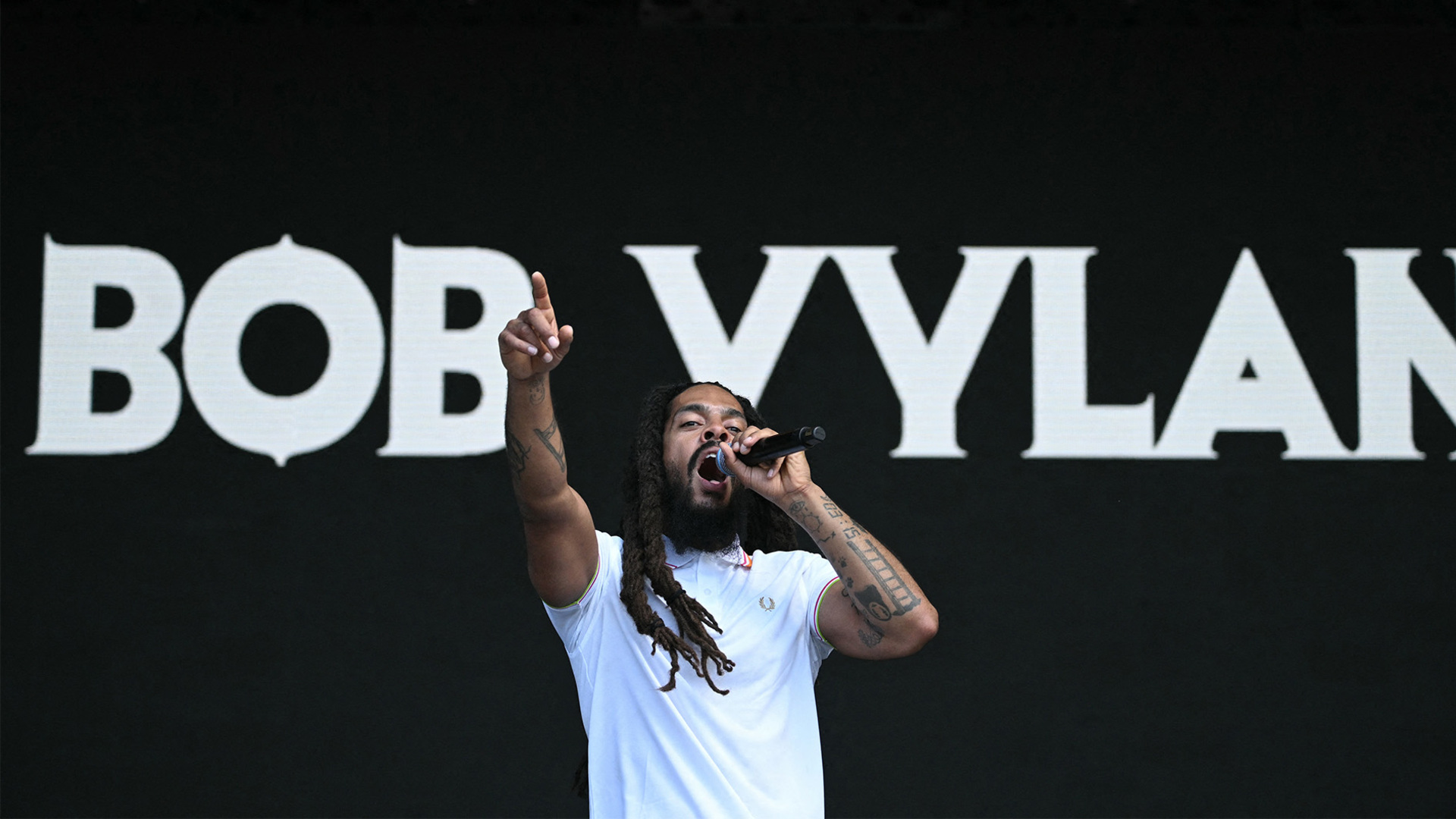 US revokes Bob Vylan visas after Glastonbury chants | Gaza
