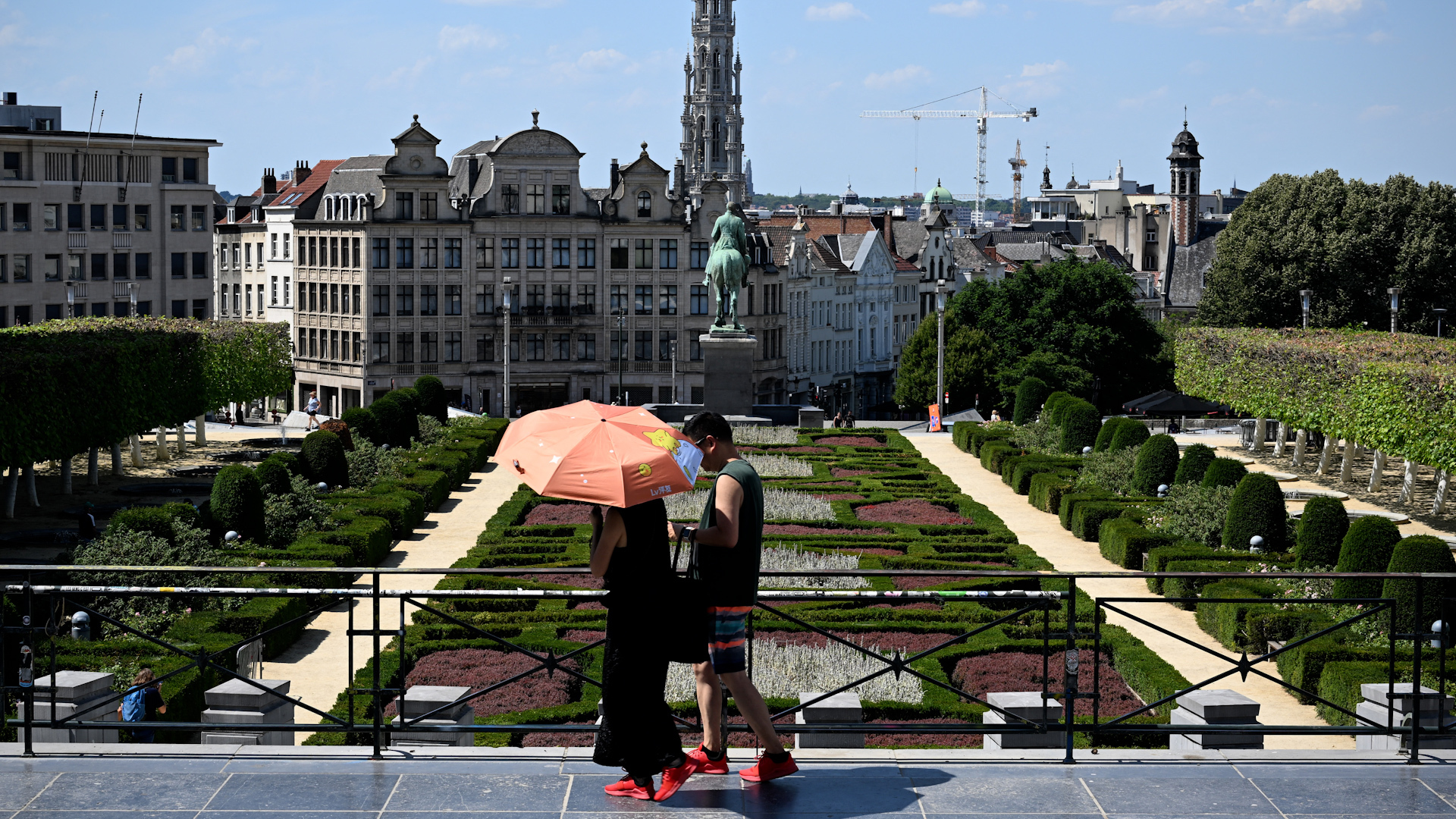 Extreme heat hits Europe, forcing closures and warnings | Newsfeed