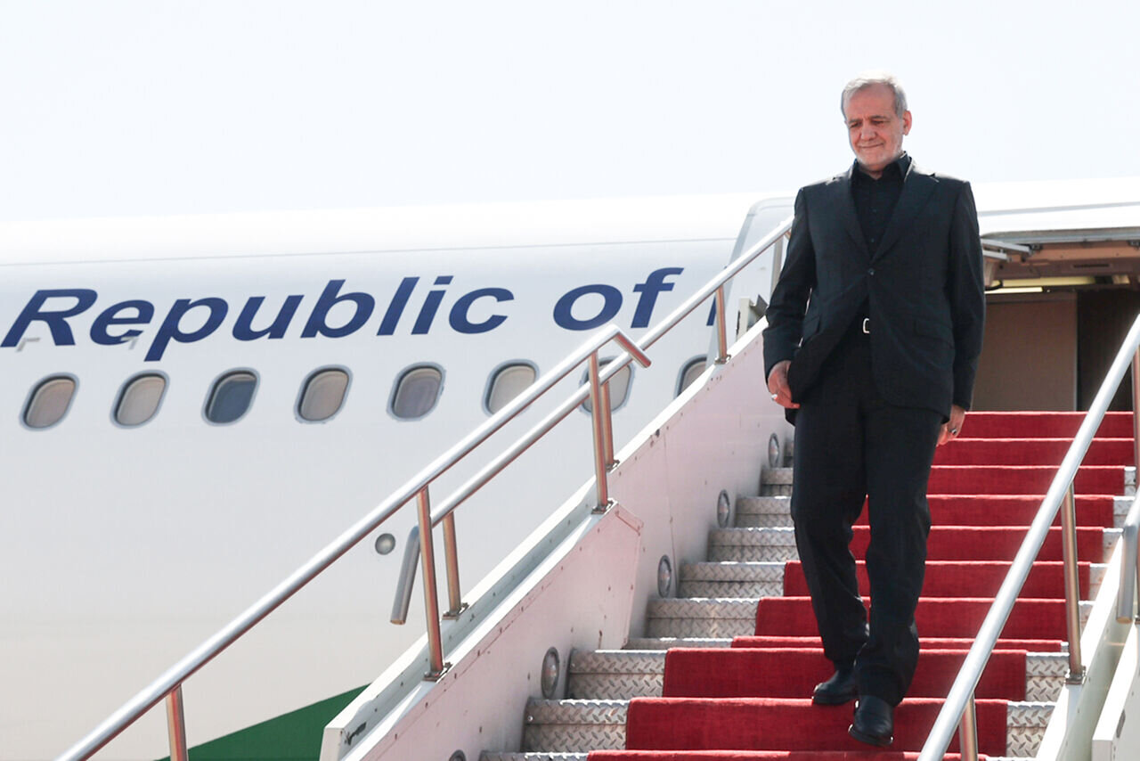Pezeshkian arrives in Lahore on 1st stop of Pakistan visit