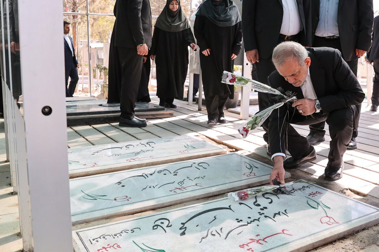 Iranian president, cabinet pay tribute to martyrs of Israel’s war