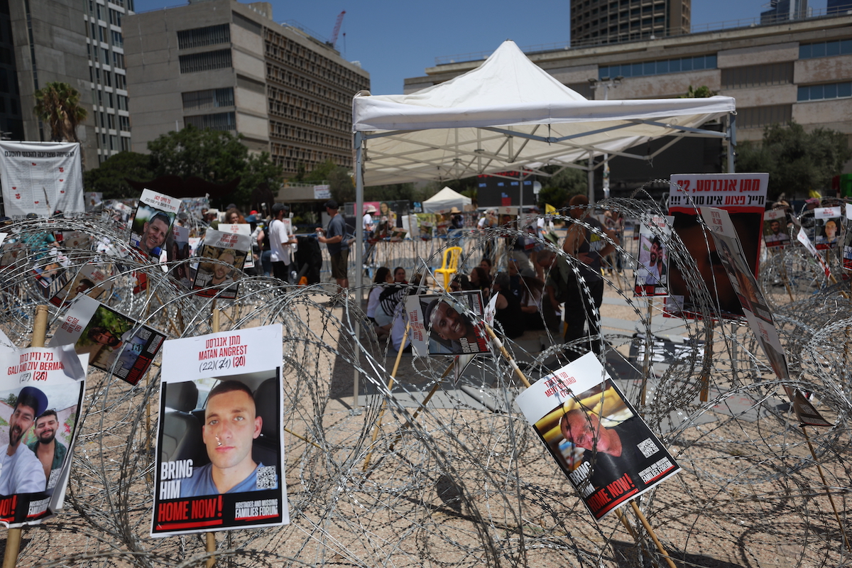 Netanyahu trying to end captives’ case by starving them – Middle East Monitor