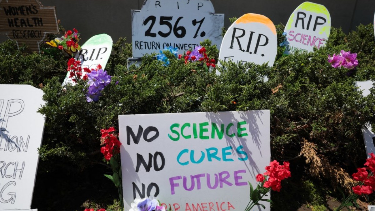 US Supreme Court rules Trump admin can cut nearly $800m in health funding | Donald Trump News