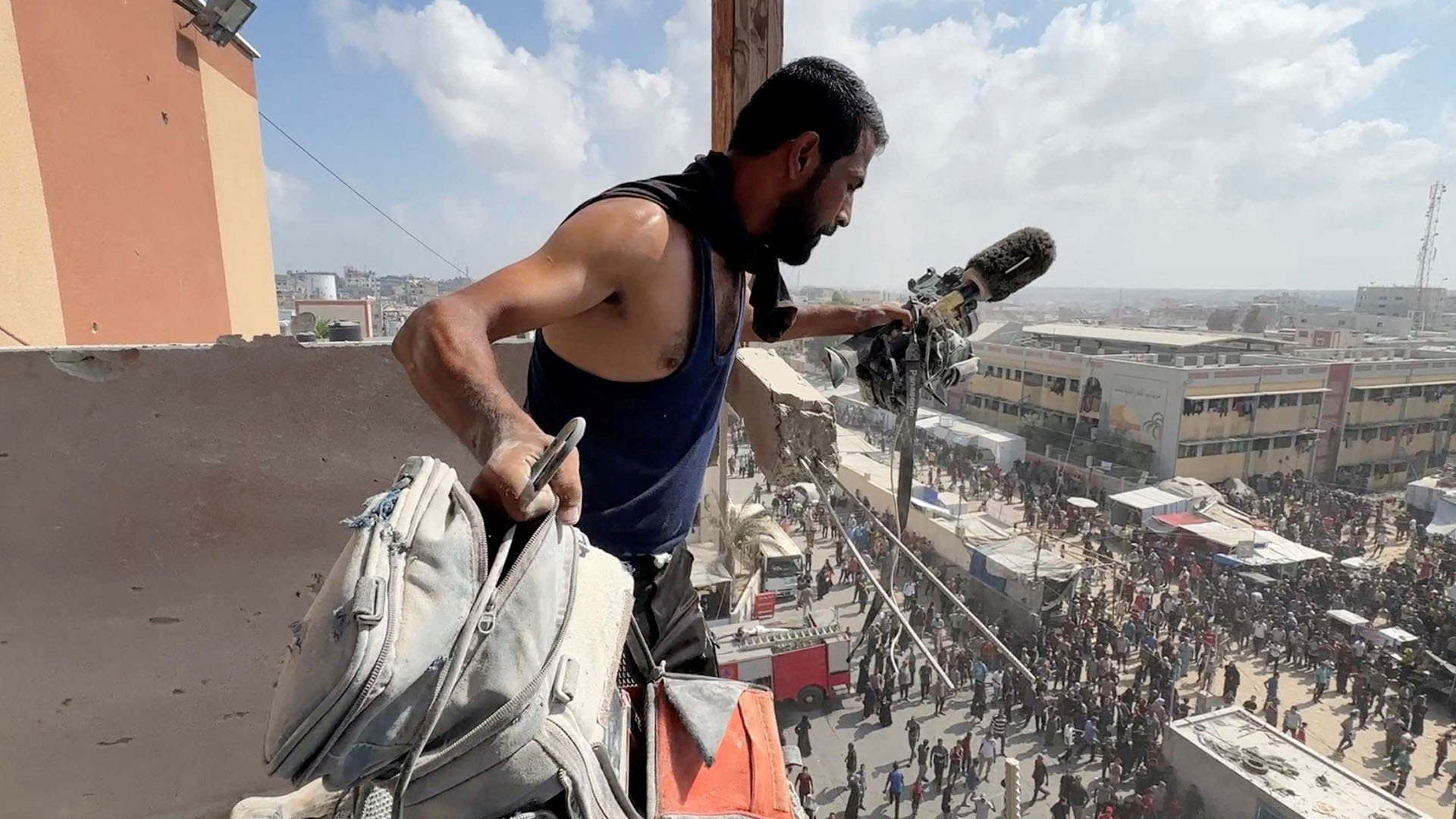 Israel kills journalists, rescuers in double Gaza hospital attack