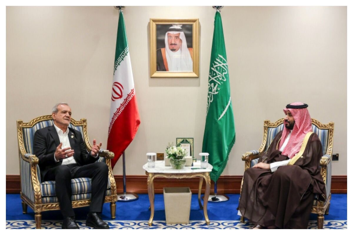 Iran’s president meets regional leaders in Doha, calls for united Islamic front