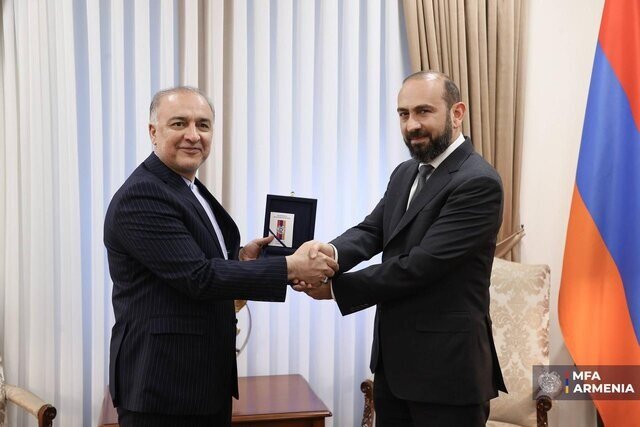 Armenia FM awards friendship medal to Iran outgoing amb.