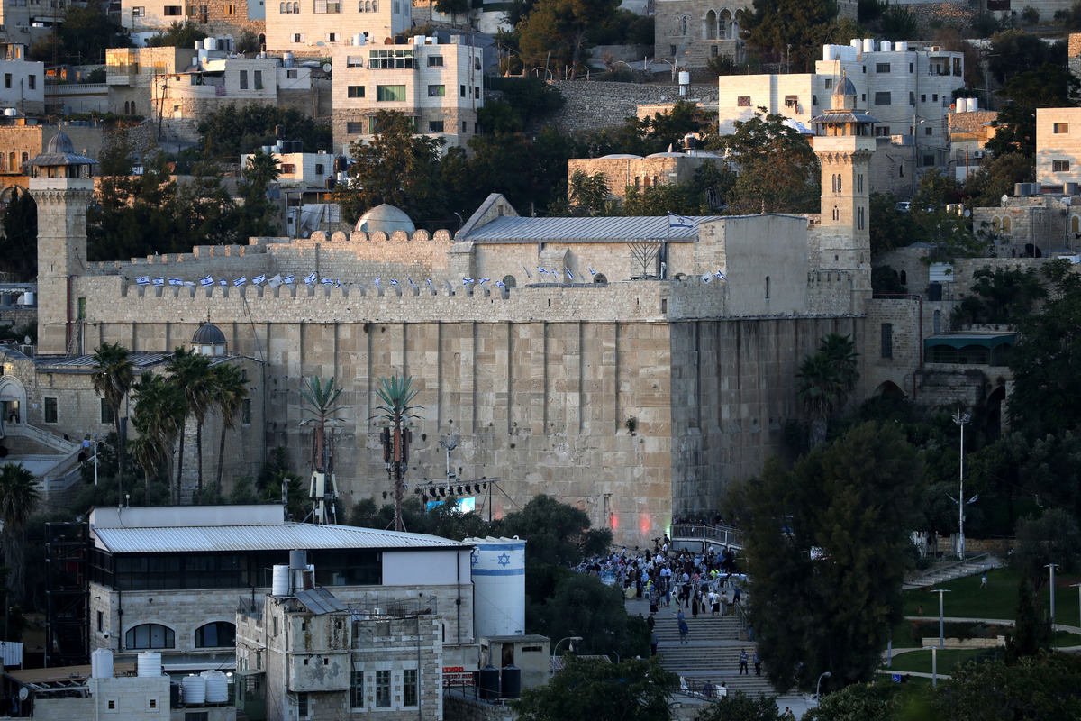 Israel orders seizure of Ibrahimi Mosque courtyard roof in Hebron – Middle East Monitor