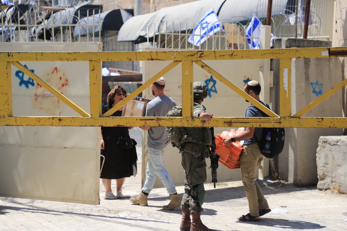 Israeli forces increase security measures as the activity of Jewish settlers increases in the Old City area of Hebron, West Bank on September 04, 2025. [Amer Shallodi - Anadolu Agency]