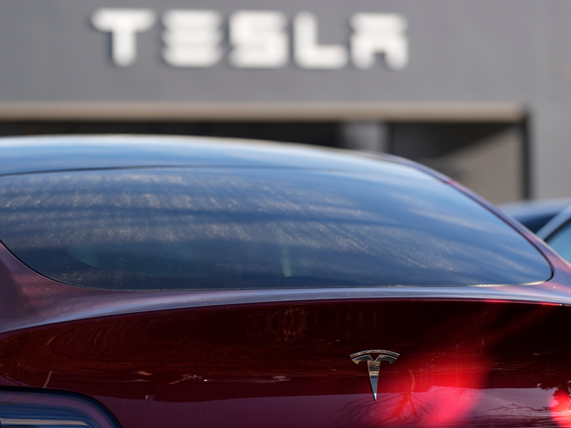 Tesla faces safety investigation due to faulty door handles | Business and Economy News