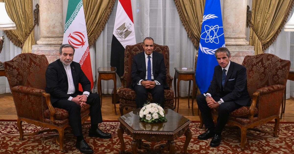 Iran FM signs preliminary deal with IAEA chief in Cairo amid diplomatic push