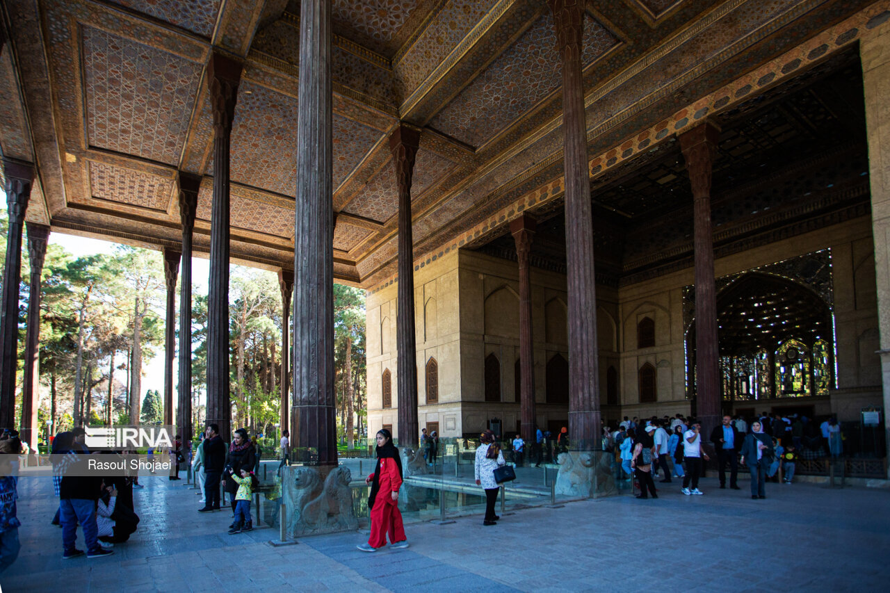 Chehel Sotoun palace undergoes restoration
