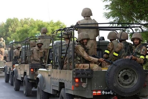 Suicide attack kills 7 Pakistani troops near Afghan border