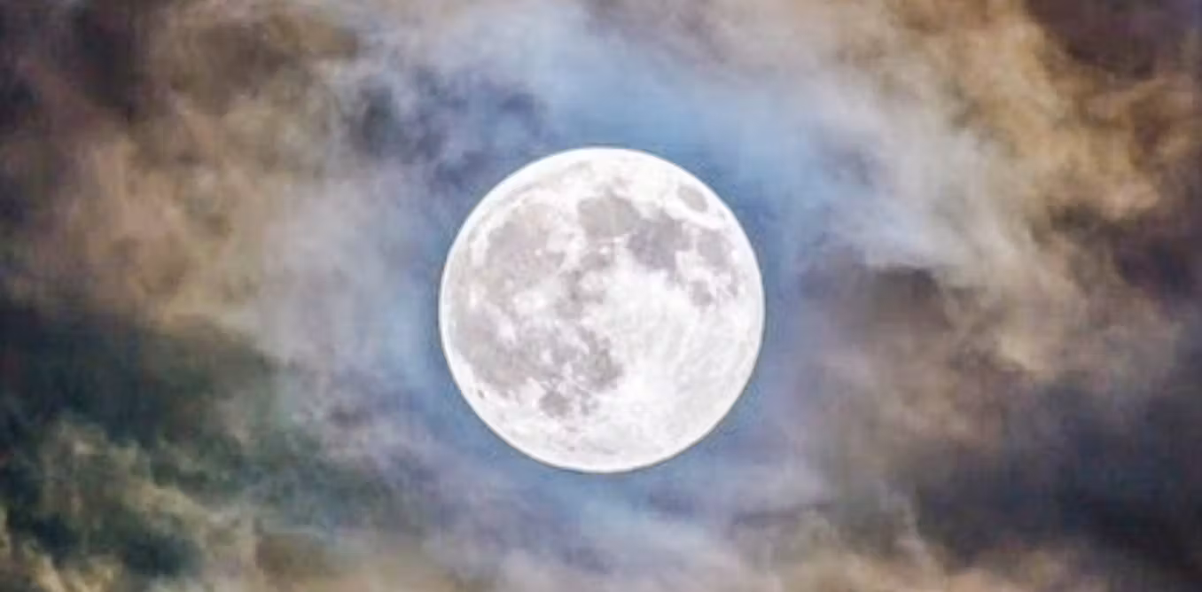 Does the full moon make us sleepless? A neurologist explains the science behind sleep, mood and lunar myths